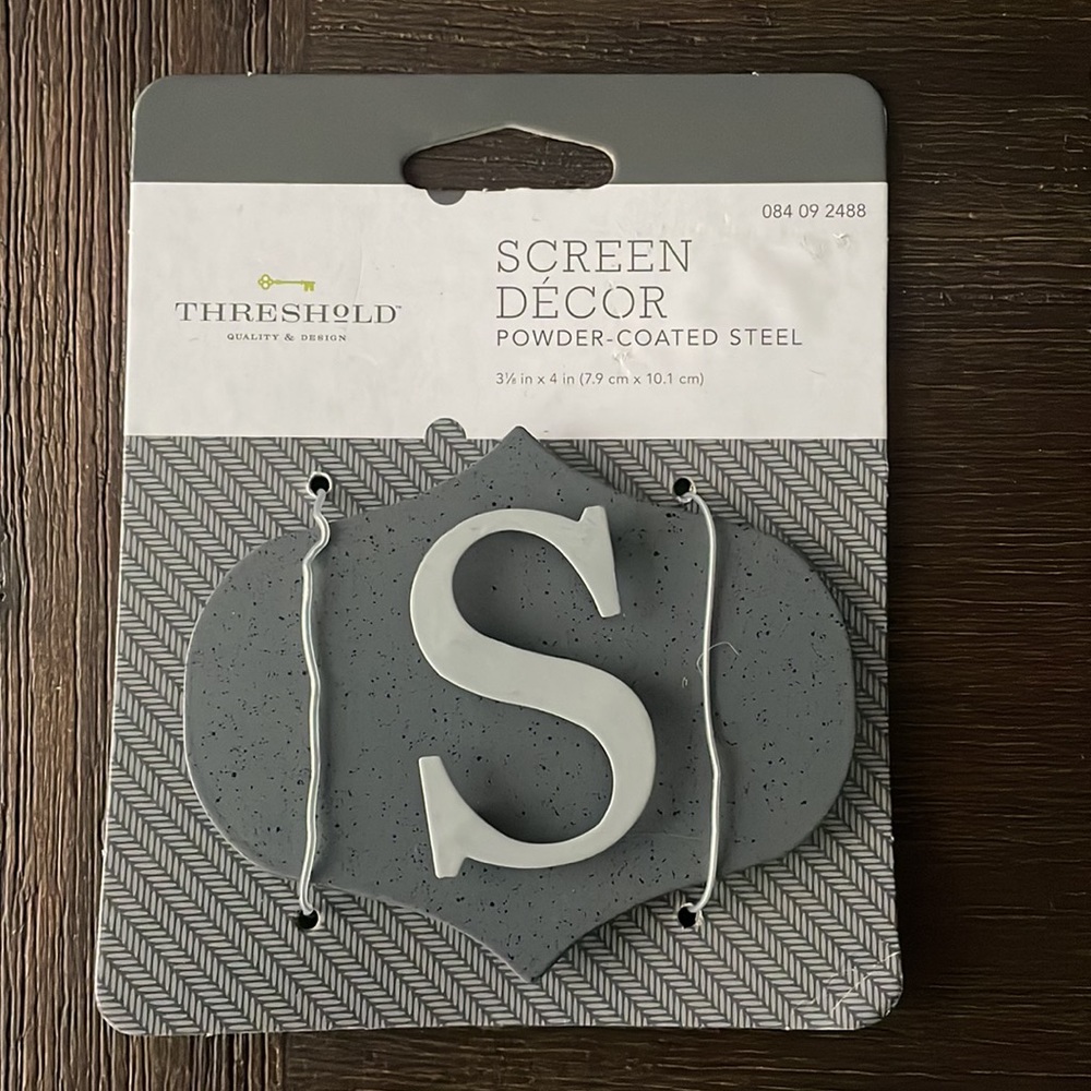 COPY - ‘S’ screen door decor; magnetic logo to make screen easier to see NWT